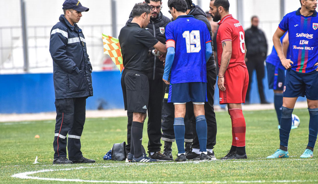 إصابة الحكم توقف مباراة في الدوري التونسي