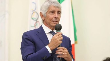 وزير الرياضة الإيطالي يدعو لمواجهة العنصرية