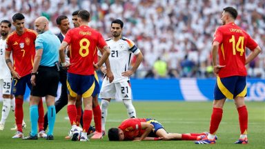 الكشف عن تفاصيل إصابة بيدري أمام ألمانيا استبُدل لاعب برشلونة، الإسباني بيدري، وذلك بعد تعرضه لإصابة في الركبة اليسرى نتيجة التحام مع توني كروس، في الدقيقة الـ4 من مباراة ربع نهائي 